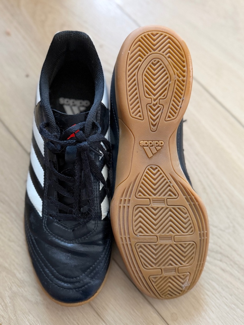 Adidas Men’s Indoor Soccer Shoes (Size 7)